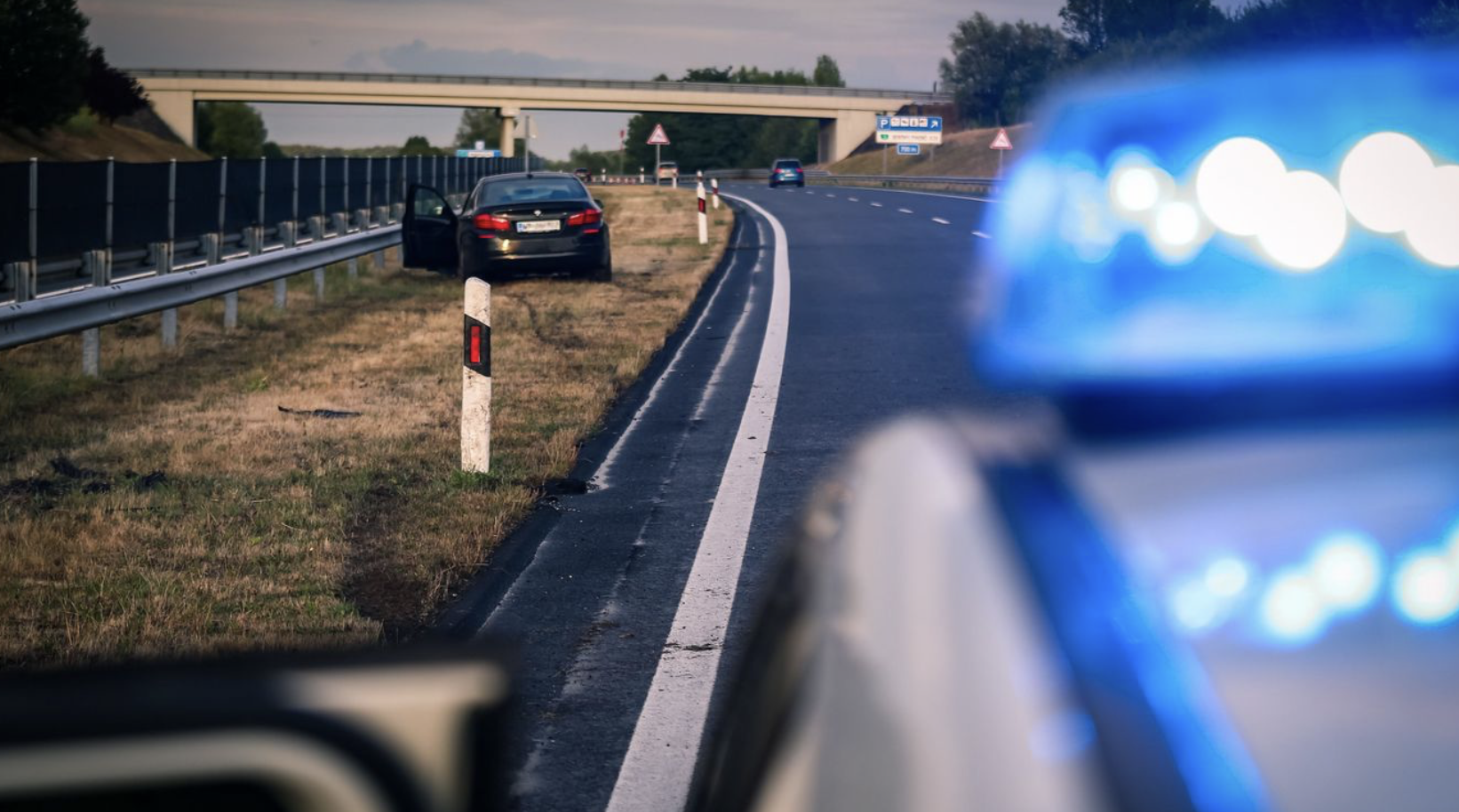 Három autó karambolozott az M7-esen, több kilométeres a torlódás