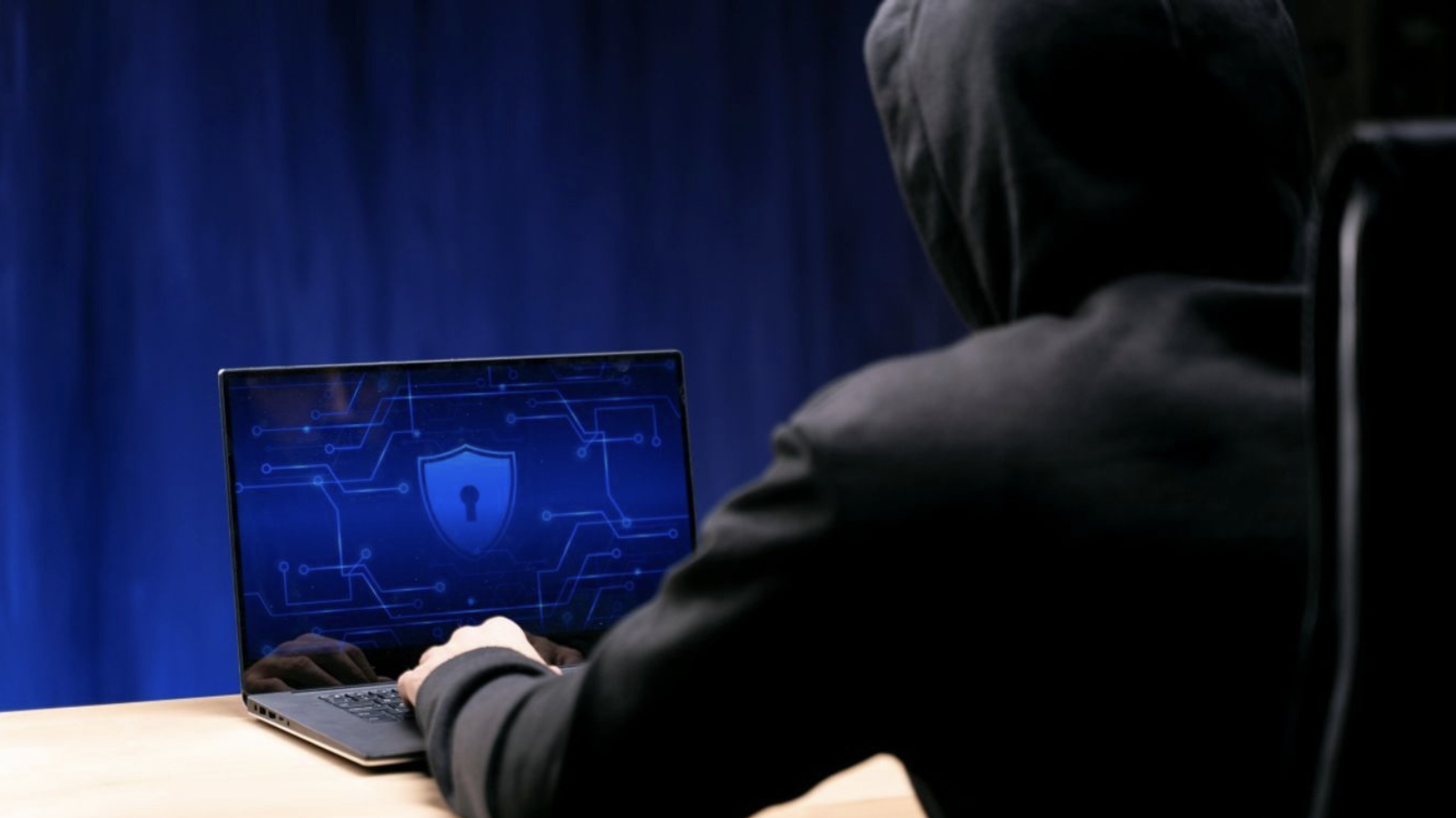 Egy rab hekkelte meg a börtön rendszerét Romániában – csökkentette a büntetéseket