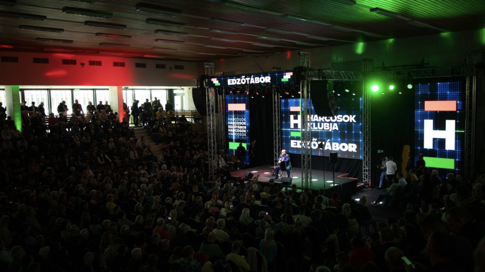 Orbán Viktor és kormánytagok is előadnak a Harcosok Klubja edzőtáborában