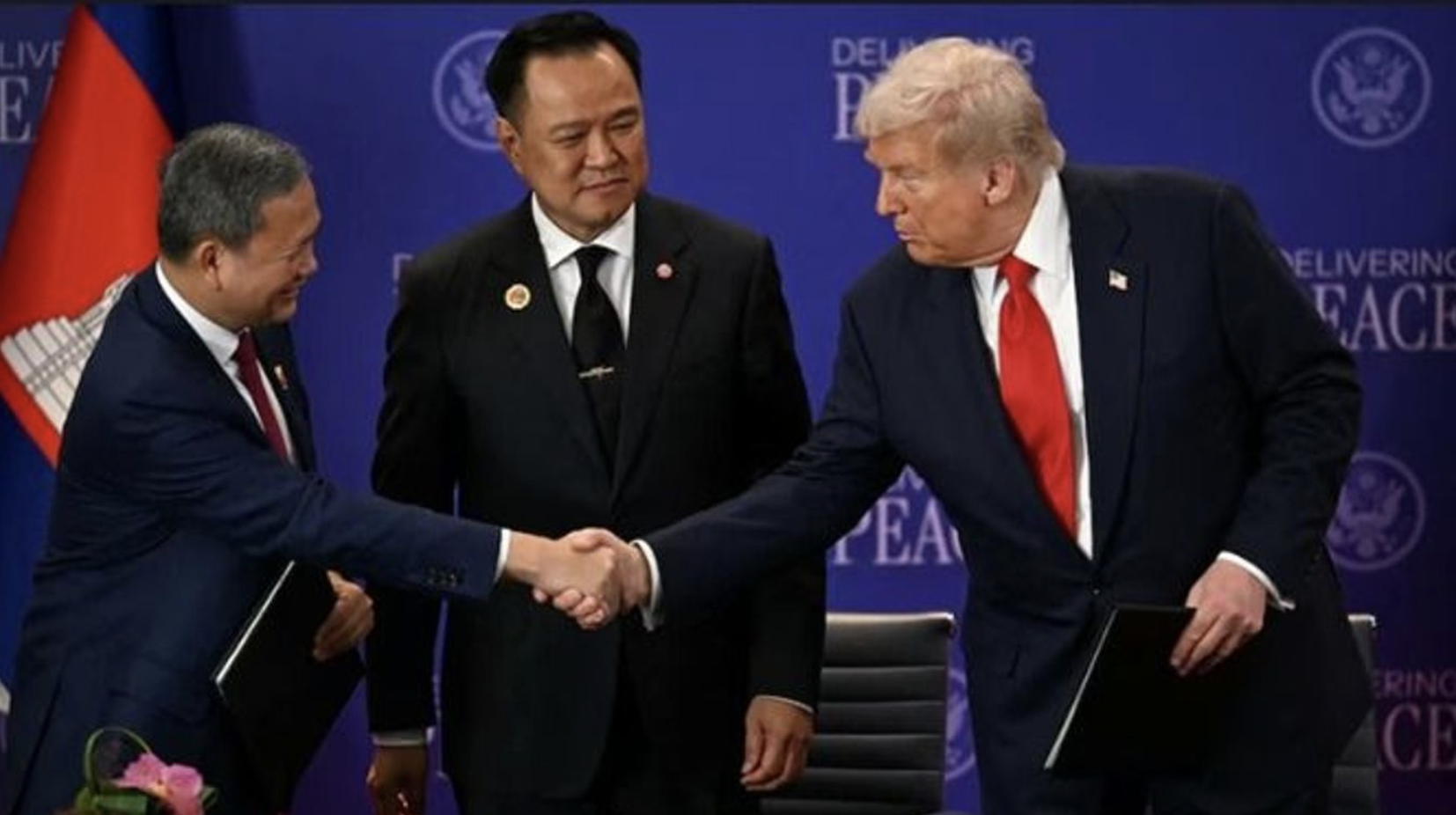 Trump jelenlétében kötött tűzszüneti megállapodást Thaiföld és Kambodzsa
