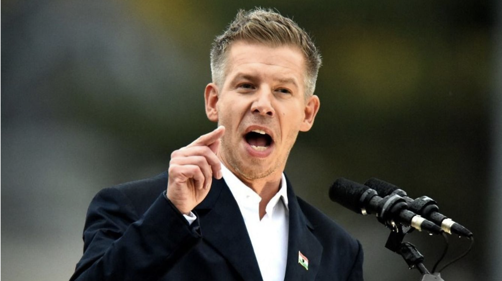 Magyar Péter nehezen viseli, hogy kikerült a reflektorfényből