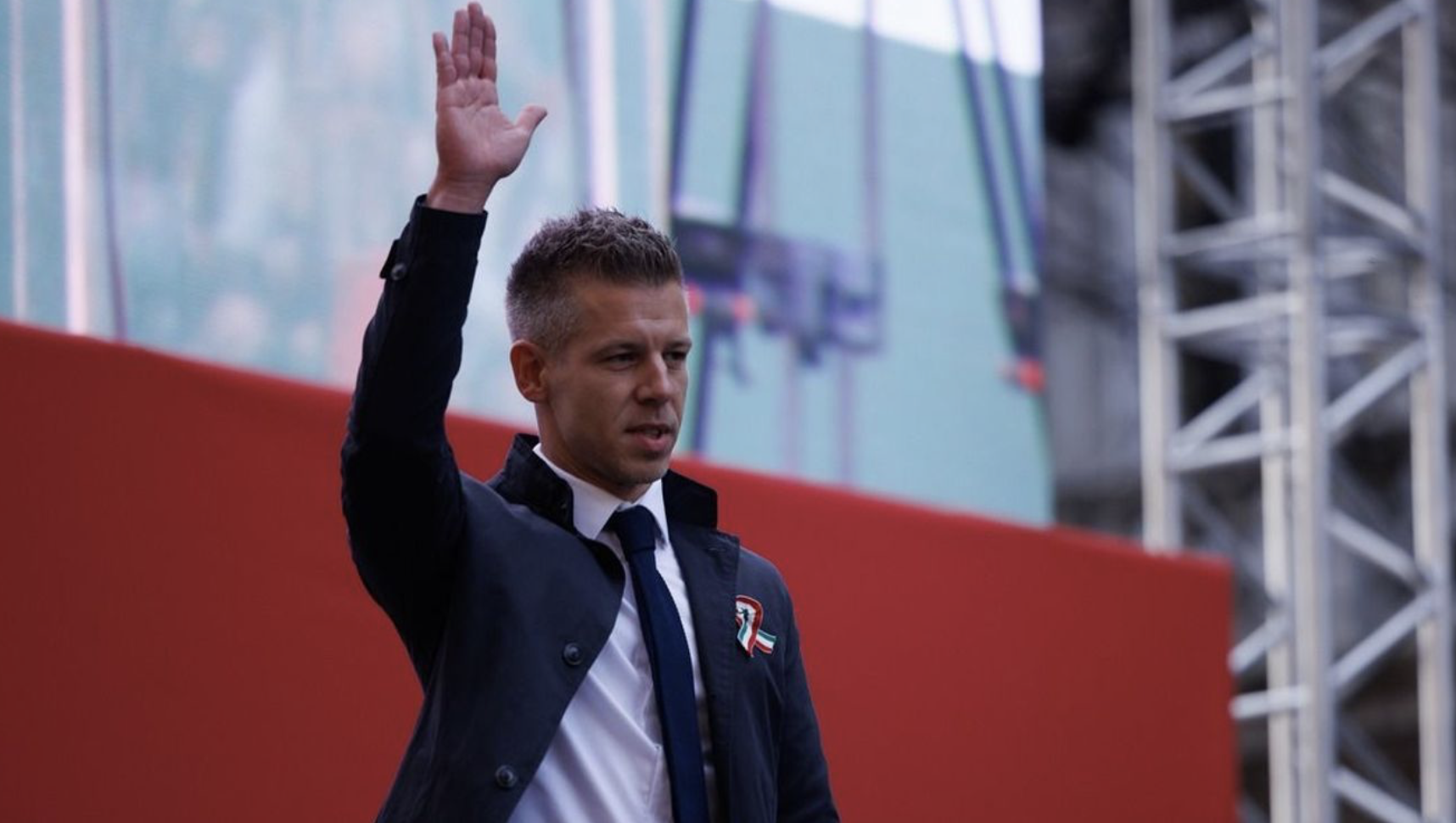 „Jellemtelen hazaáruló” – így köszöntötték Magyar Pétert Győrben