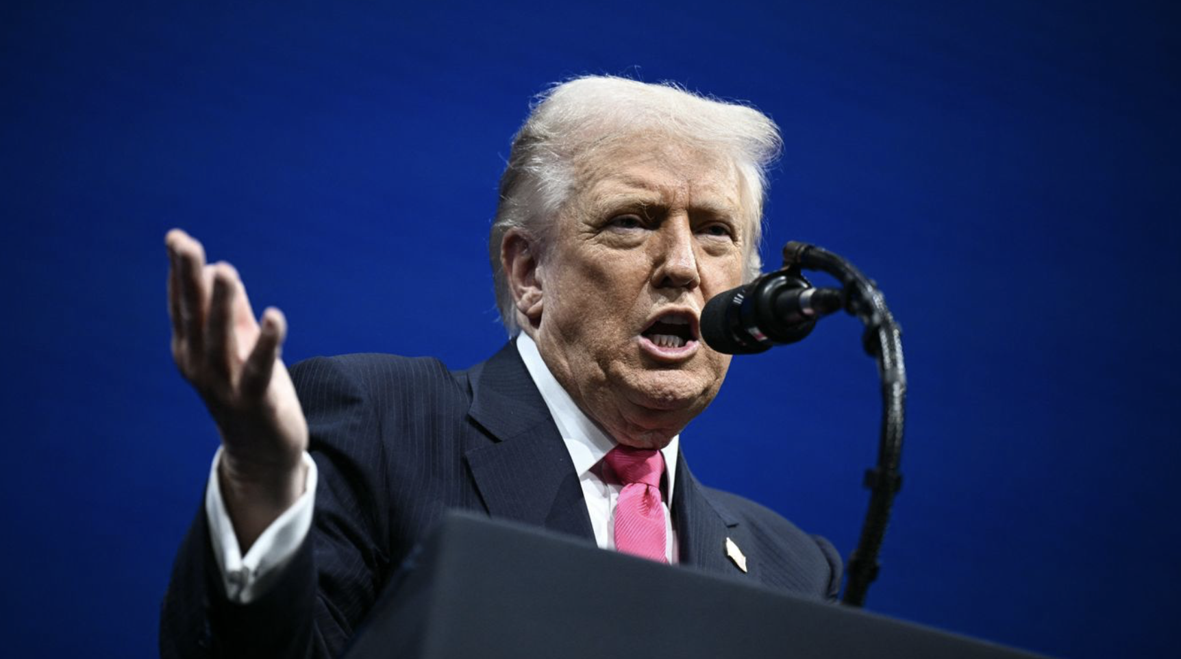 Trump közölte, hogy Venezuela és térsége légterét teljes mértékben lezártnak kell tekinteni