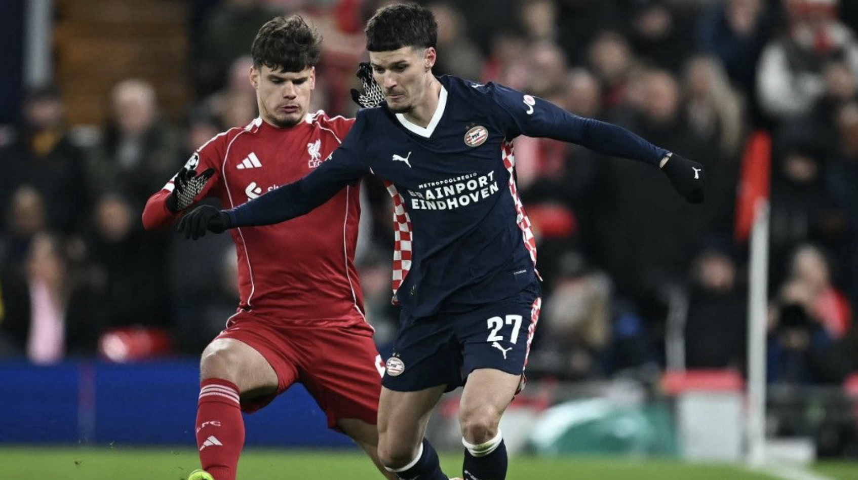 Feszültség az Anfielden: az edző döntései és Kerkez szerepe okozhatják a belső elégedetlenséget