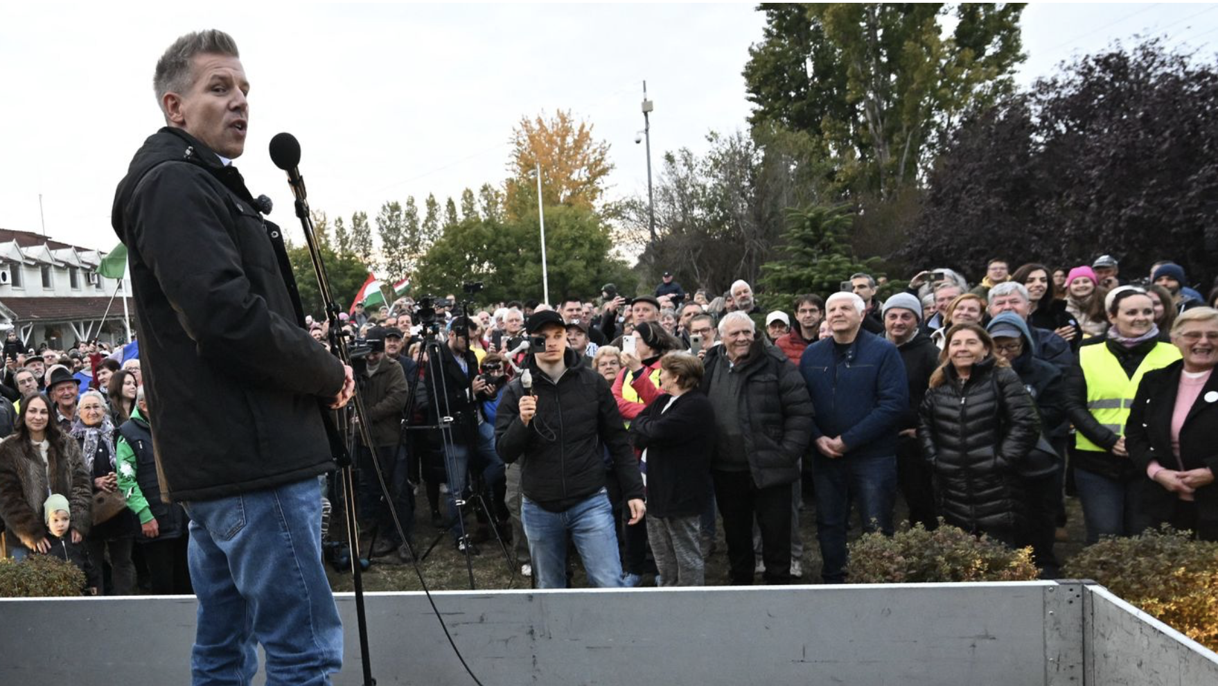 A Tisza Pártban növekvő belső feszültségek veszélyeztetik Magyar Péter pozícióját