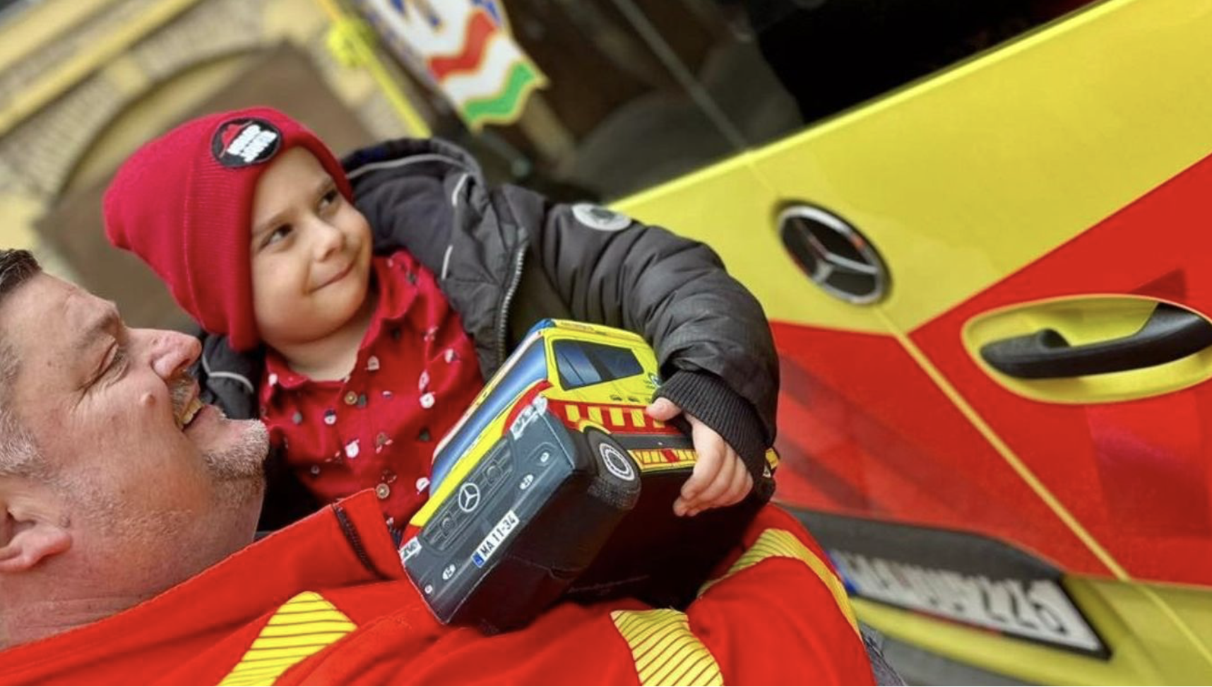 „Na szia Mentő!” – az ötéves fiú bátorsága az egész országot meghódította