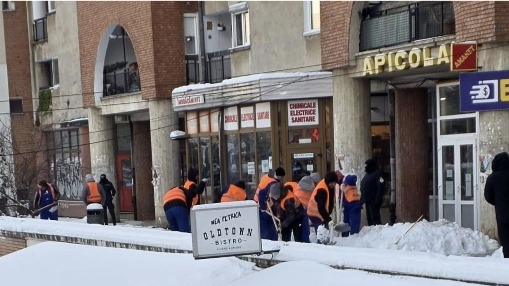 Rabokat is bevetettek a hóeltakarításba Romániában