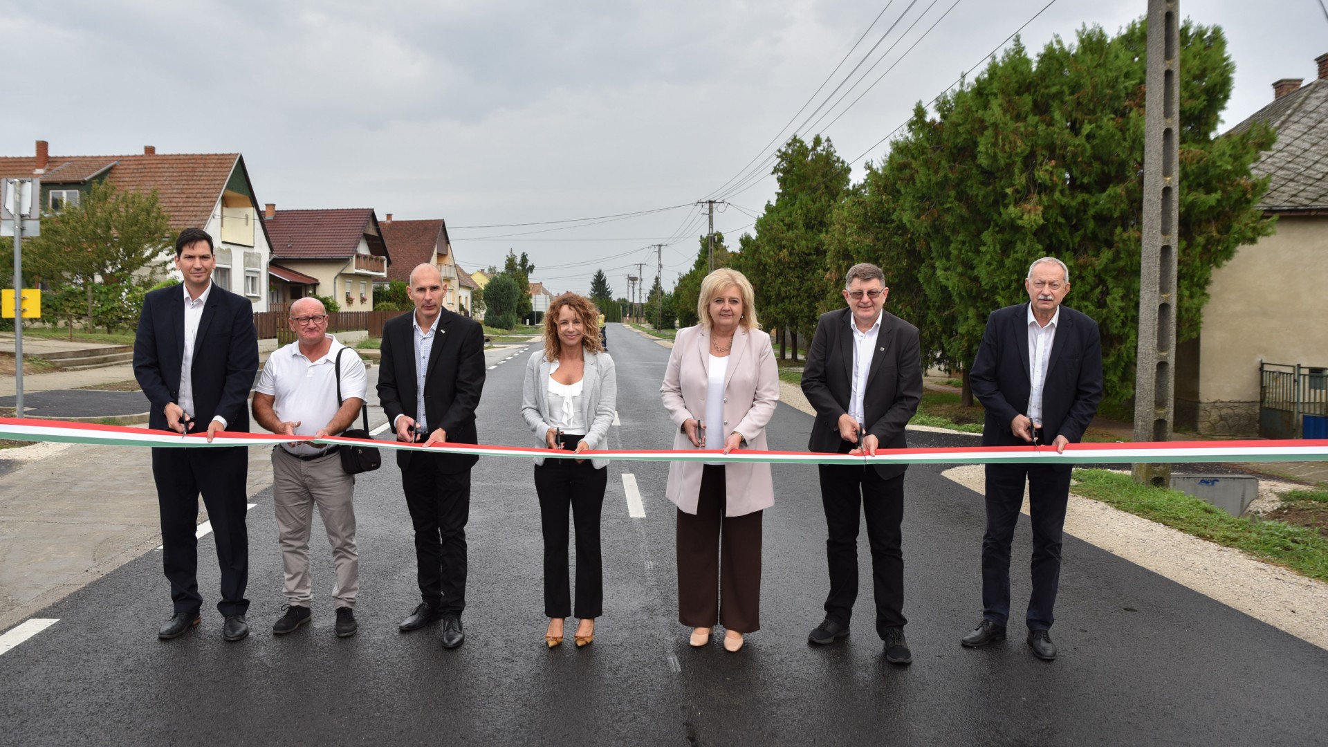 Folytatódnak az útfelújítások a térségben